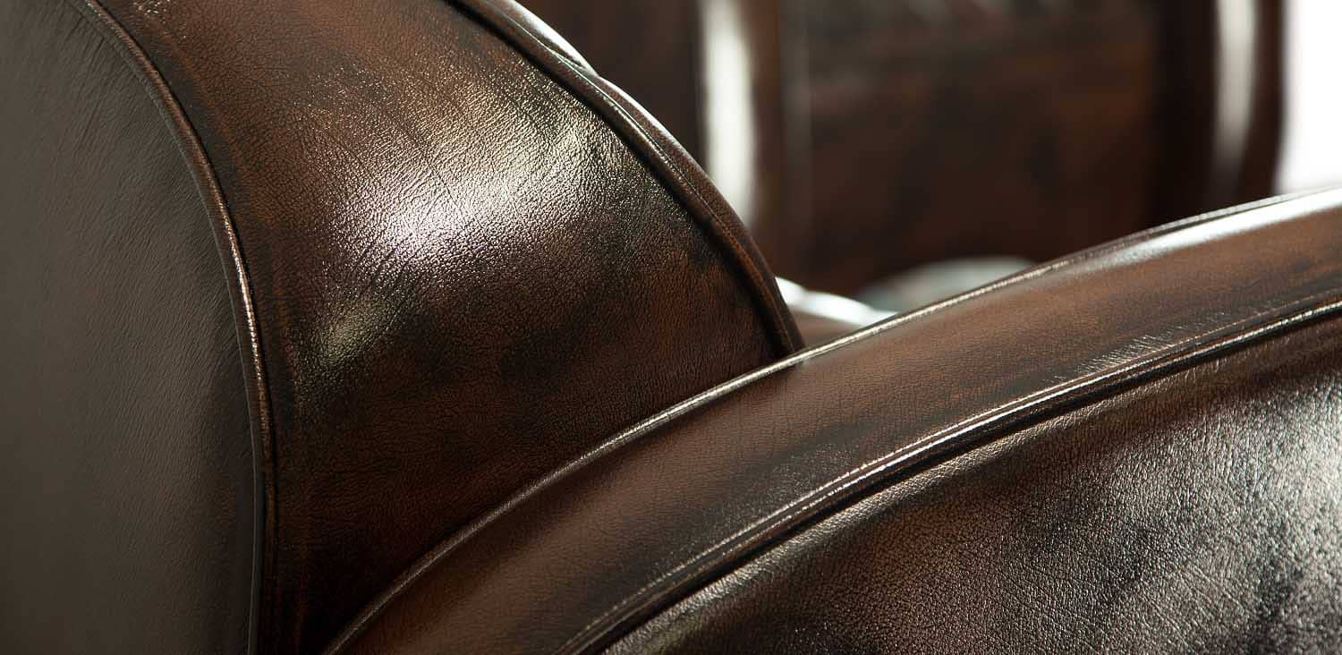 jen čalouník s dlouholetou praxí může vyrobit jedinečný kus čalouněného nábytku